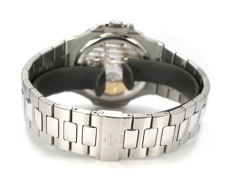 Patek Philippe Nautilus 5712/1A-001